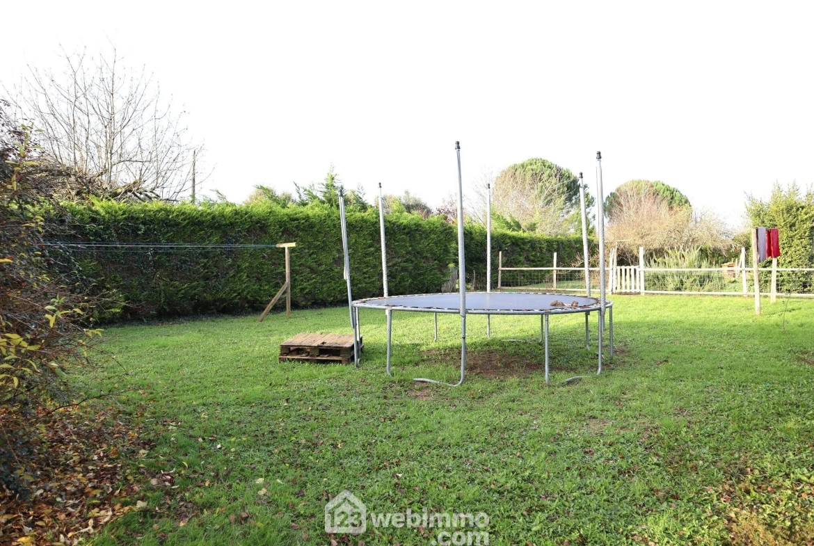 Maison en pierre de 160 m² à Lavoux – 5 chambres, garage, jardin, proche Poitiers 
