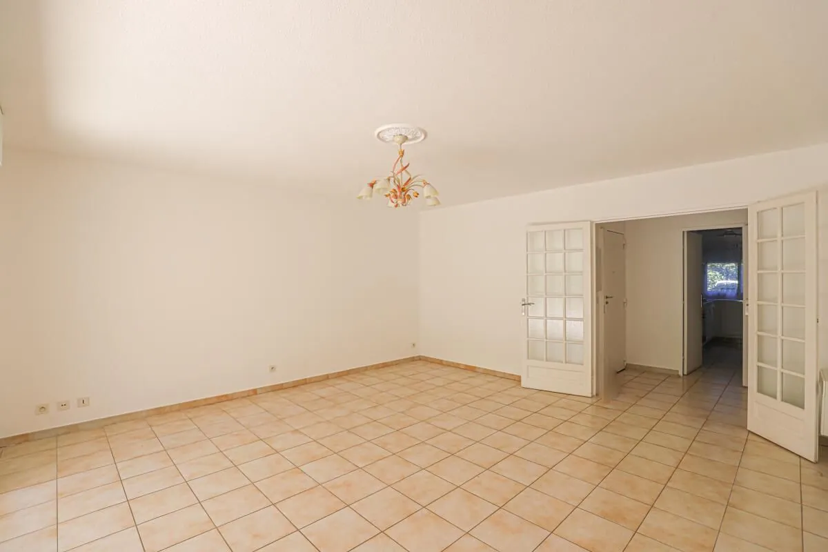 Appartement T3 en rez-de-jardin avec terrasse à Marseille – Résidence sécurisée 