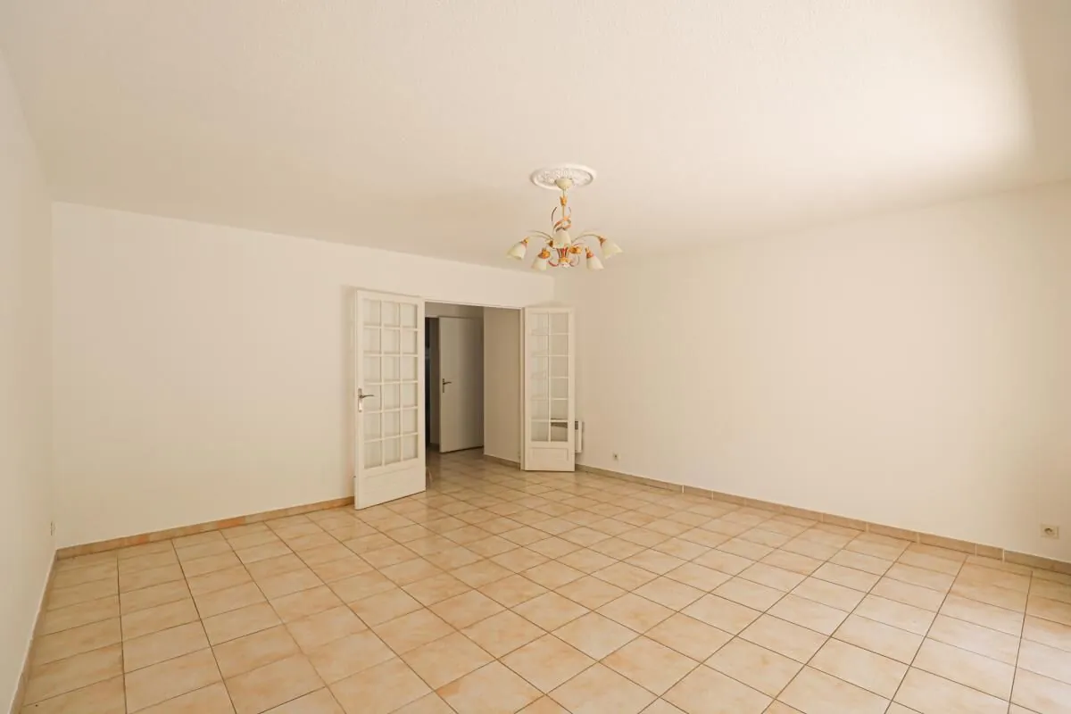 Appartement T3 en rez-de-jardin avec terrasse à Marseille – Résidence sécurisée 