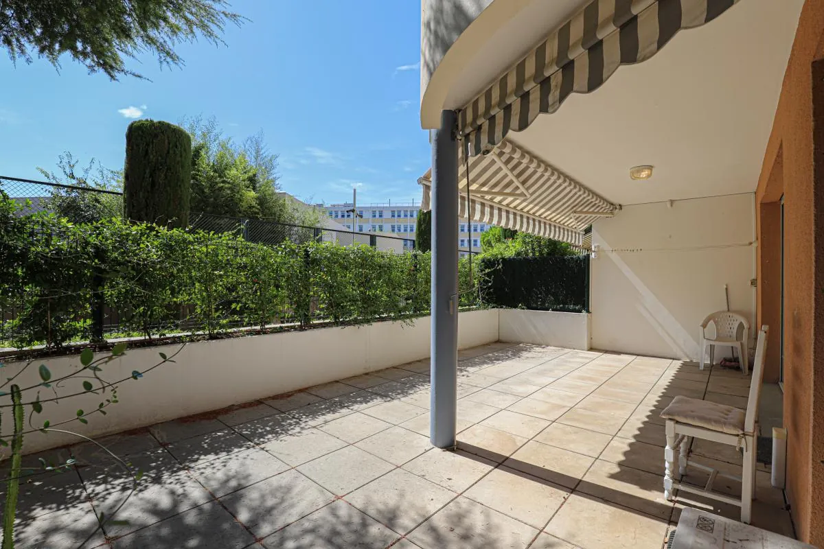 Appartement T3 en rez-de-jardin avec terrasse à Marseille – Résidence sécurisée 
