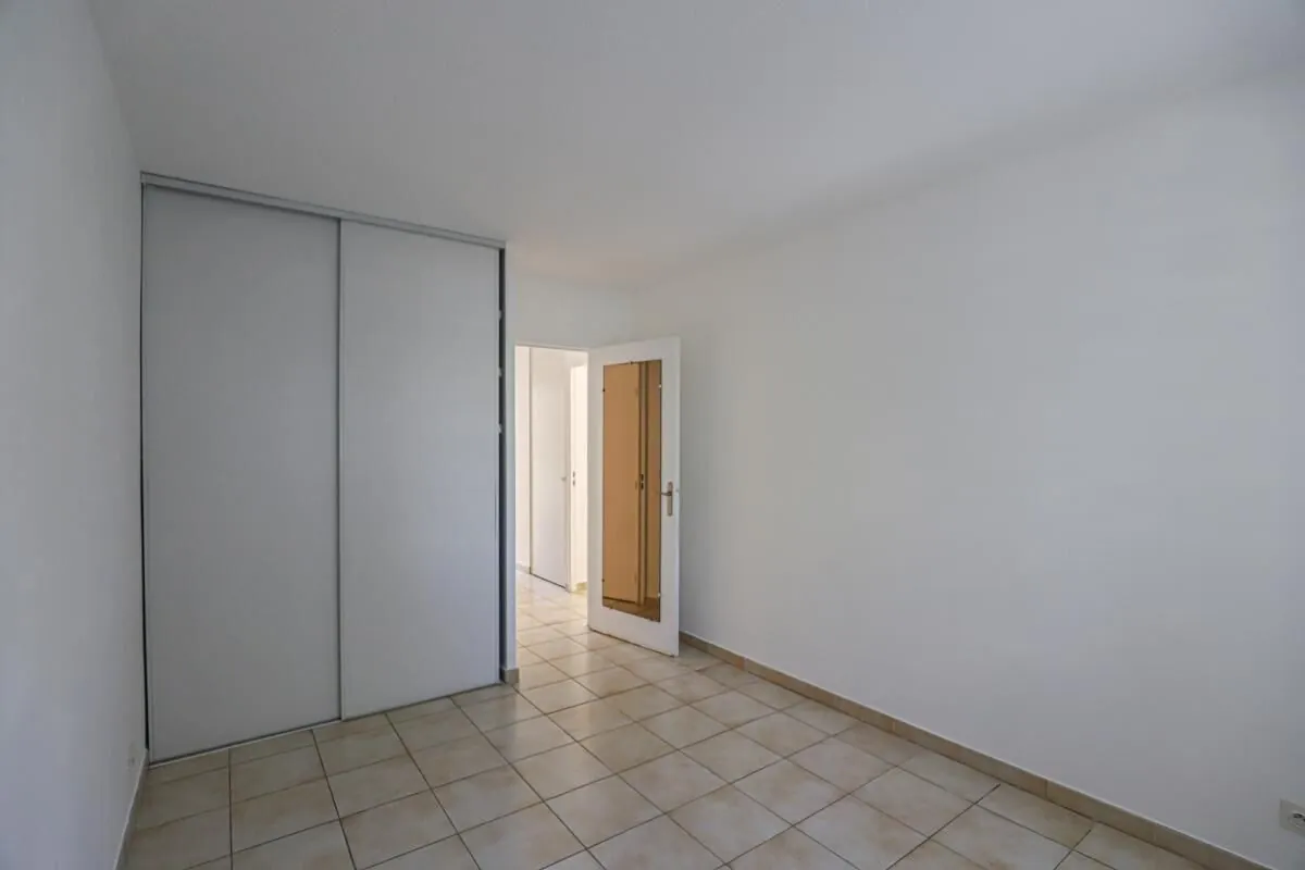 Appartement T3 en rez-de-jardin avec terrasse à Marseille – Résidence sécurisée 