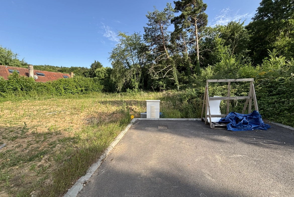 Terrain à bâtir viabilisé de 705m² à Montfort l'Amaury 