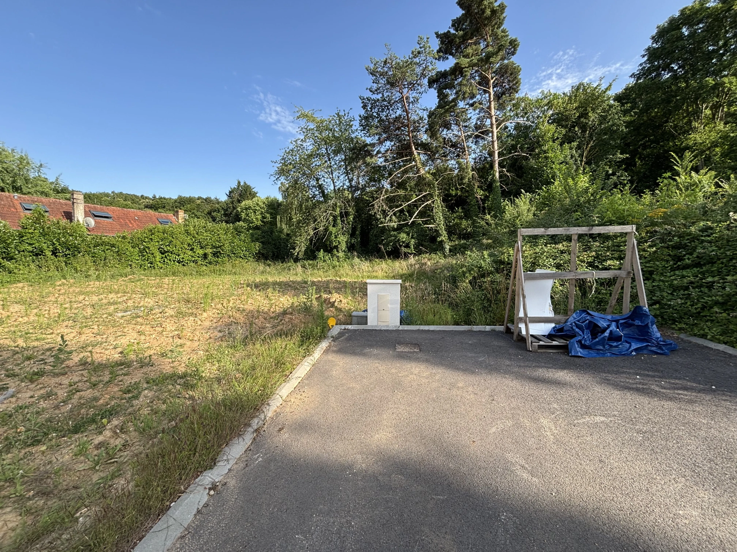 Terrain à bâtir viabilisé de 705m² à Montfort l'Amaury 