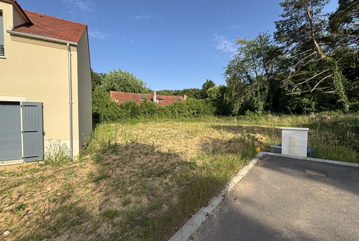 Terrain à bâtir viabilisé de 705m² à Montfort l'Amaury 
