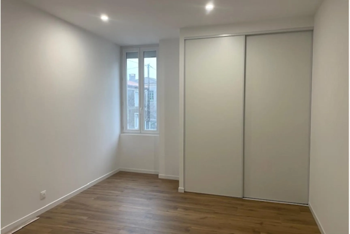Maison à rénover de 69 m² avec dépendance sur 248 m² à Saint-Brice 