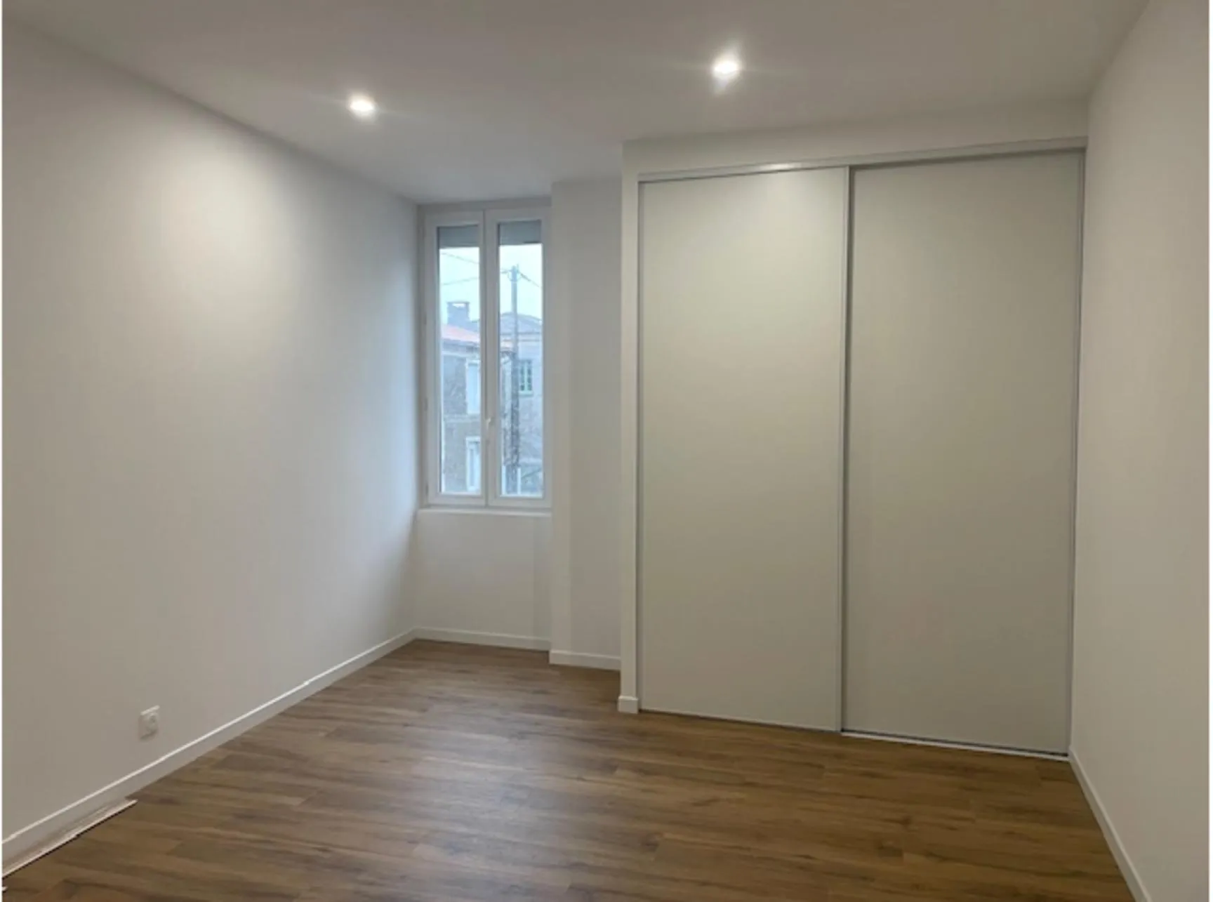 Maison à rénover de 69 m² avec dépendance sur 248 m² à Saint-Brice 