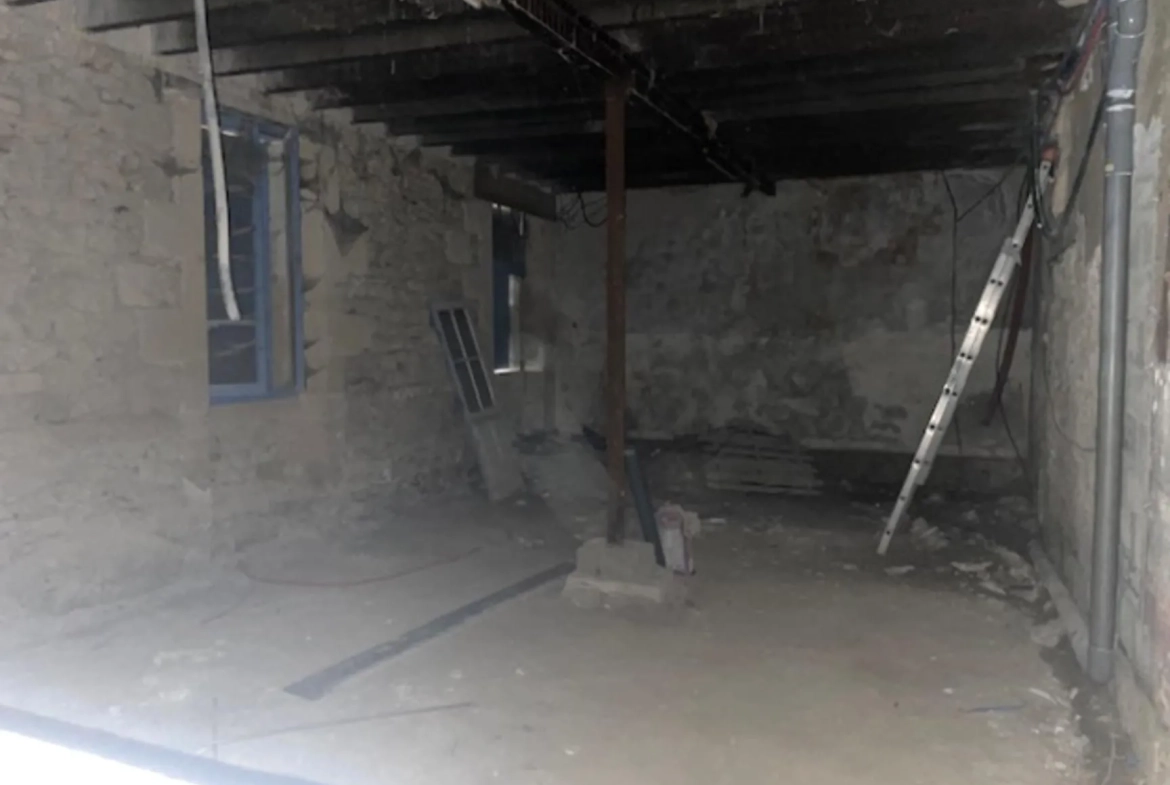 Maison à rénover de 69 m² avec dépendance sur 248 m² à Saint-Brice 