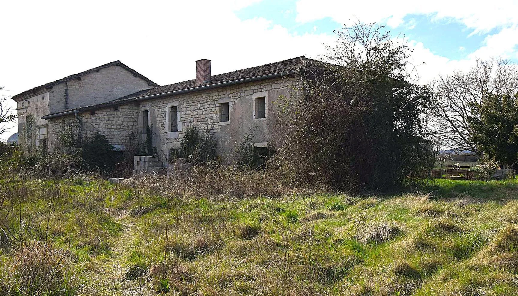 Ferme à rénover à 15 minutes d'Albi - 224 m² habitables, terrain de 3344 m² 