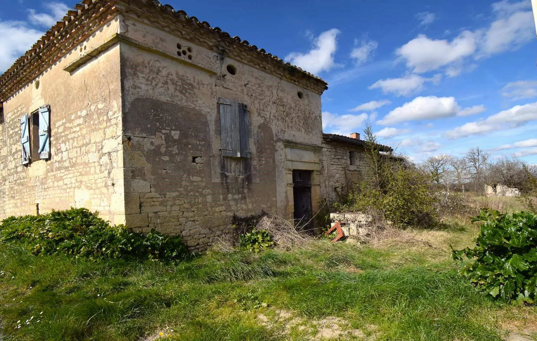 Ferme à rénover à 15 minutes d'Albi - 224 m² habitables, terrain de 3344 m² 
