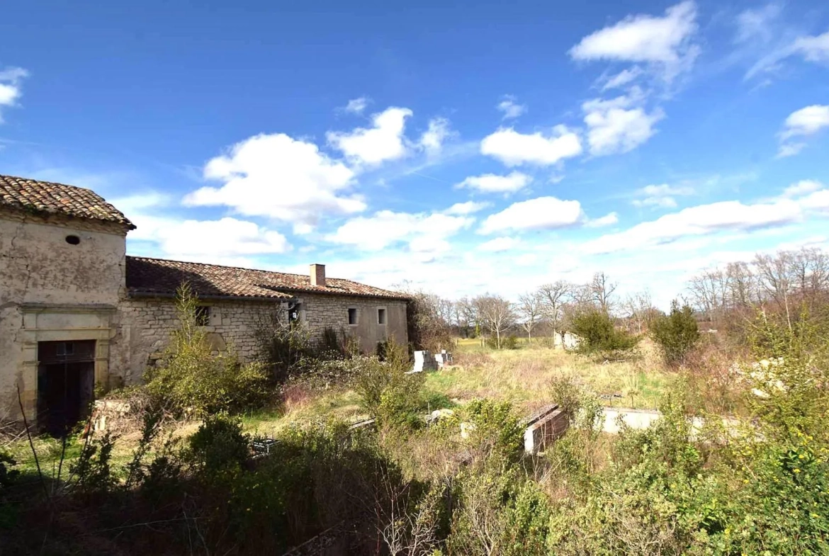 Ferme à rénover à 15 minutes d'Albi - 224 m² habitables, terrain de 3344 m² 