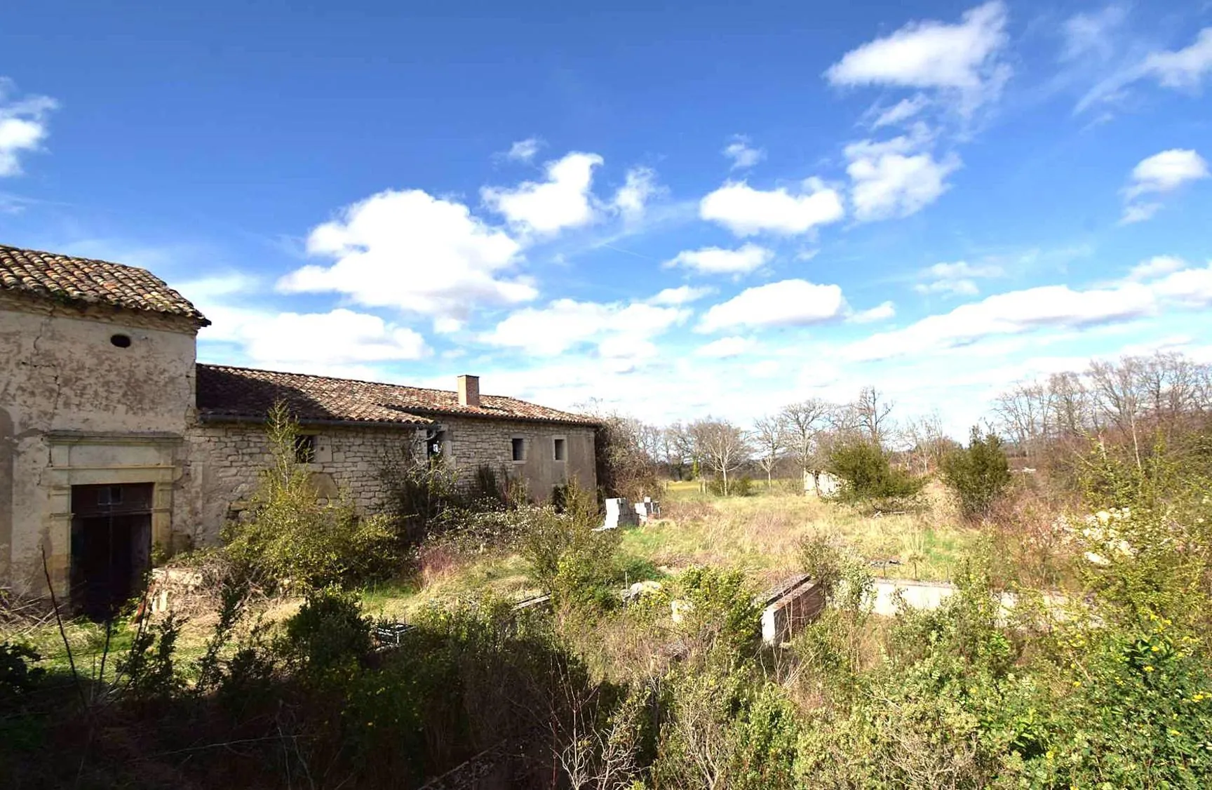 Ferme à rénover à 15 minutes d'Albi - 224 m² habitables, terrain de 3344 m² 