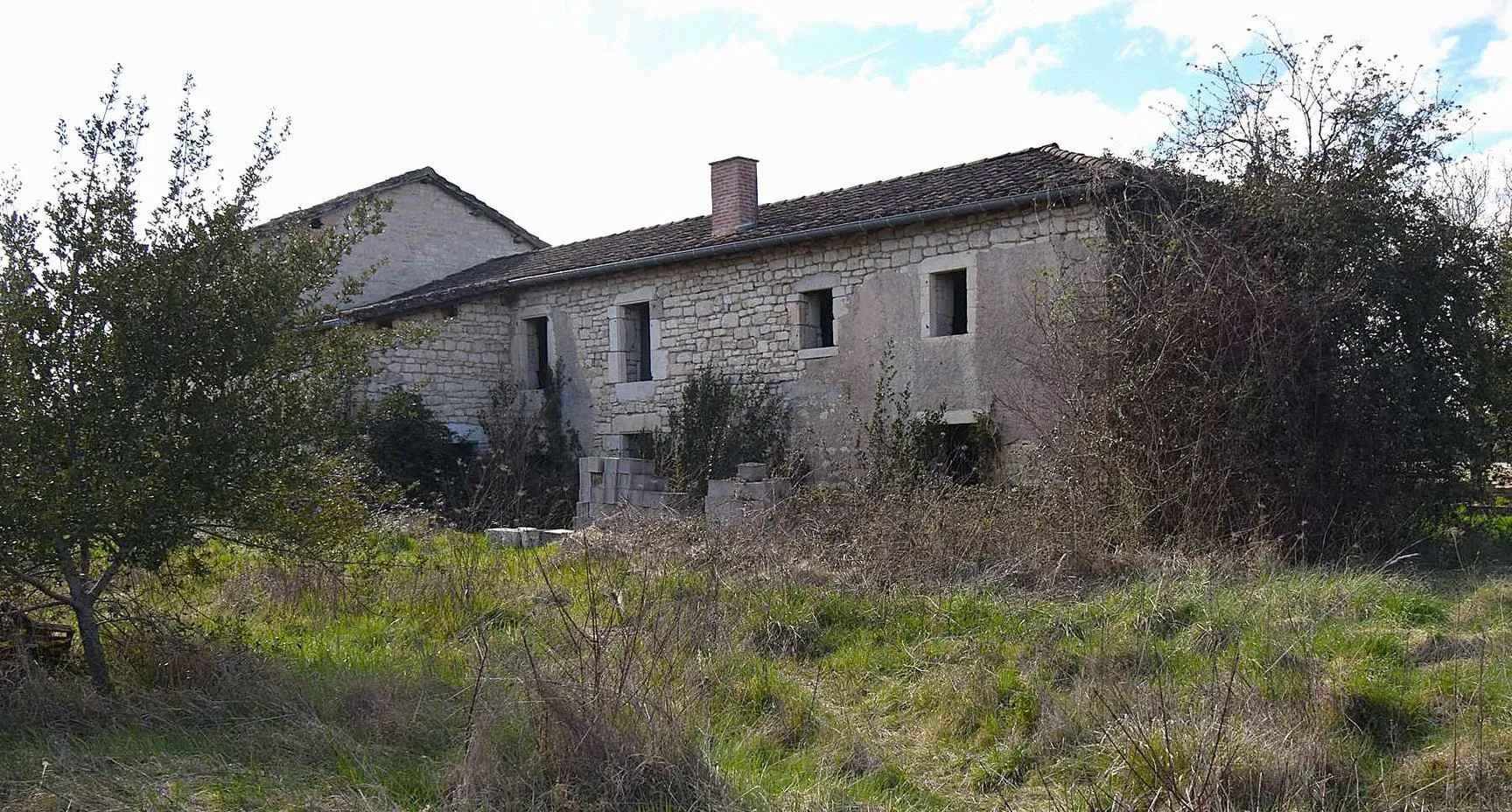 Ferme à rénover à 15 minutes d'Albi - 224 m² habitables, terrain de 3344 m² 