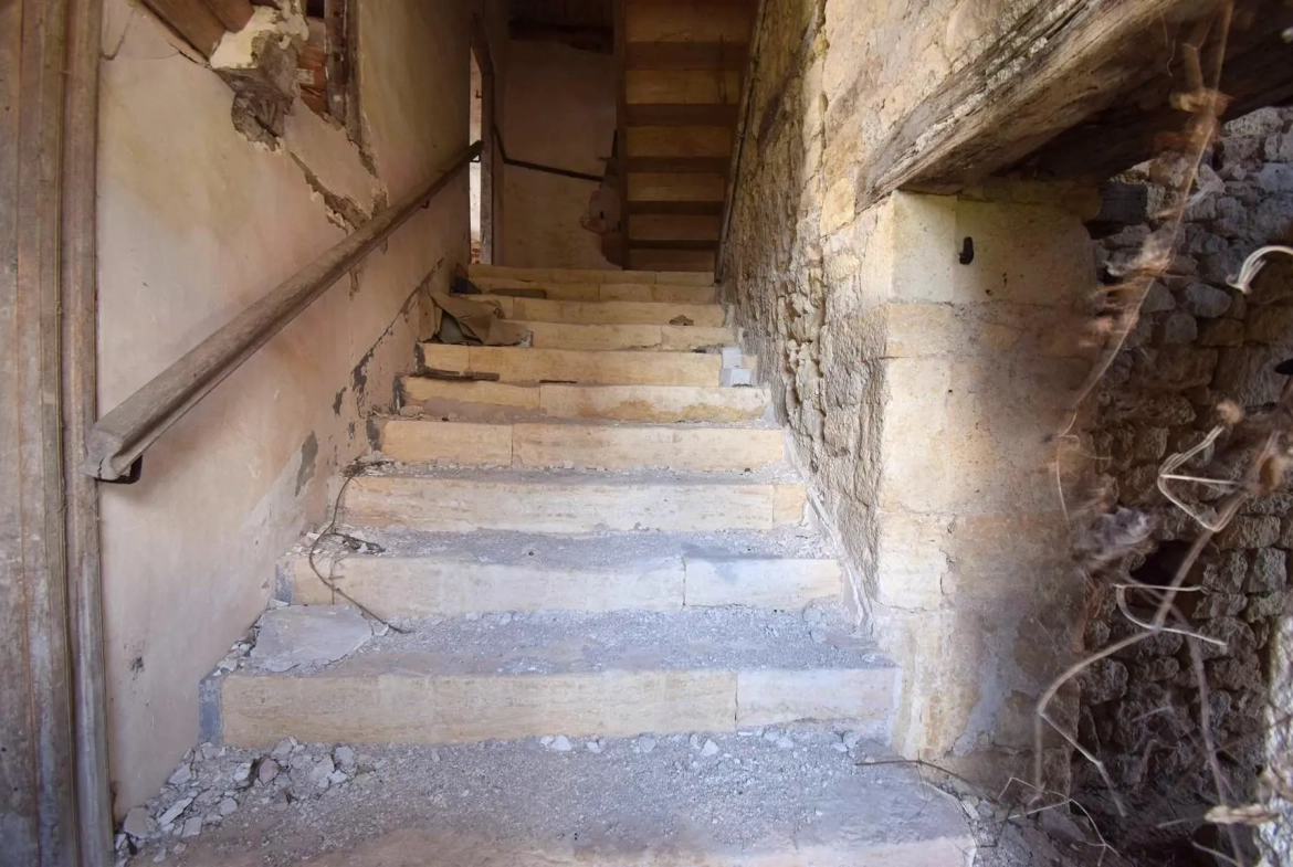 Ferme à rénover à 15 minutes d'Albi - 224 m² habitables, terrain de 3344 m² 