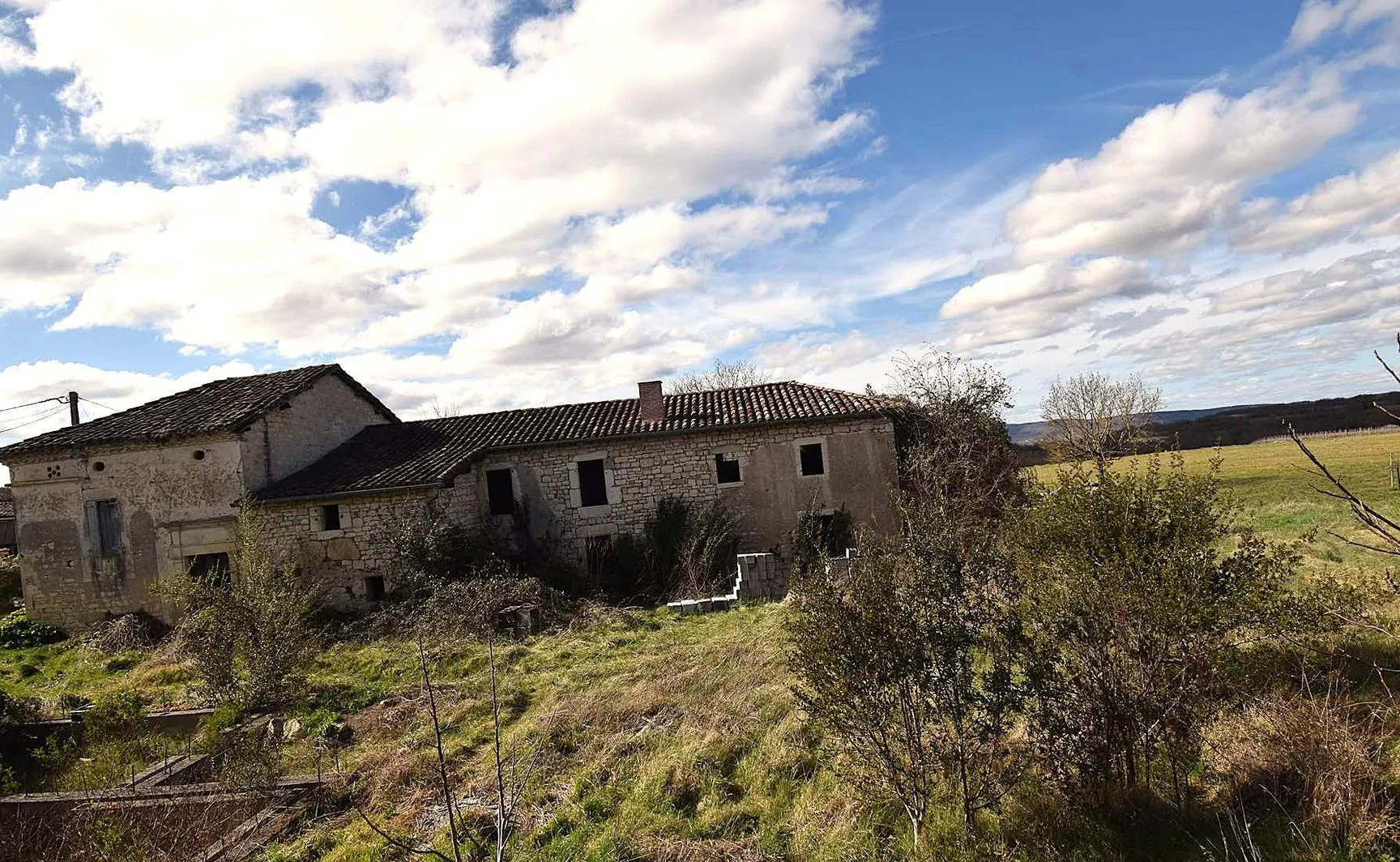 Ferme à rénover à 15 minutes d'Albi - 224 m² habitables, terrain de 3344 m² 