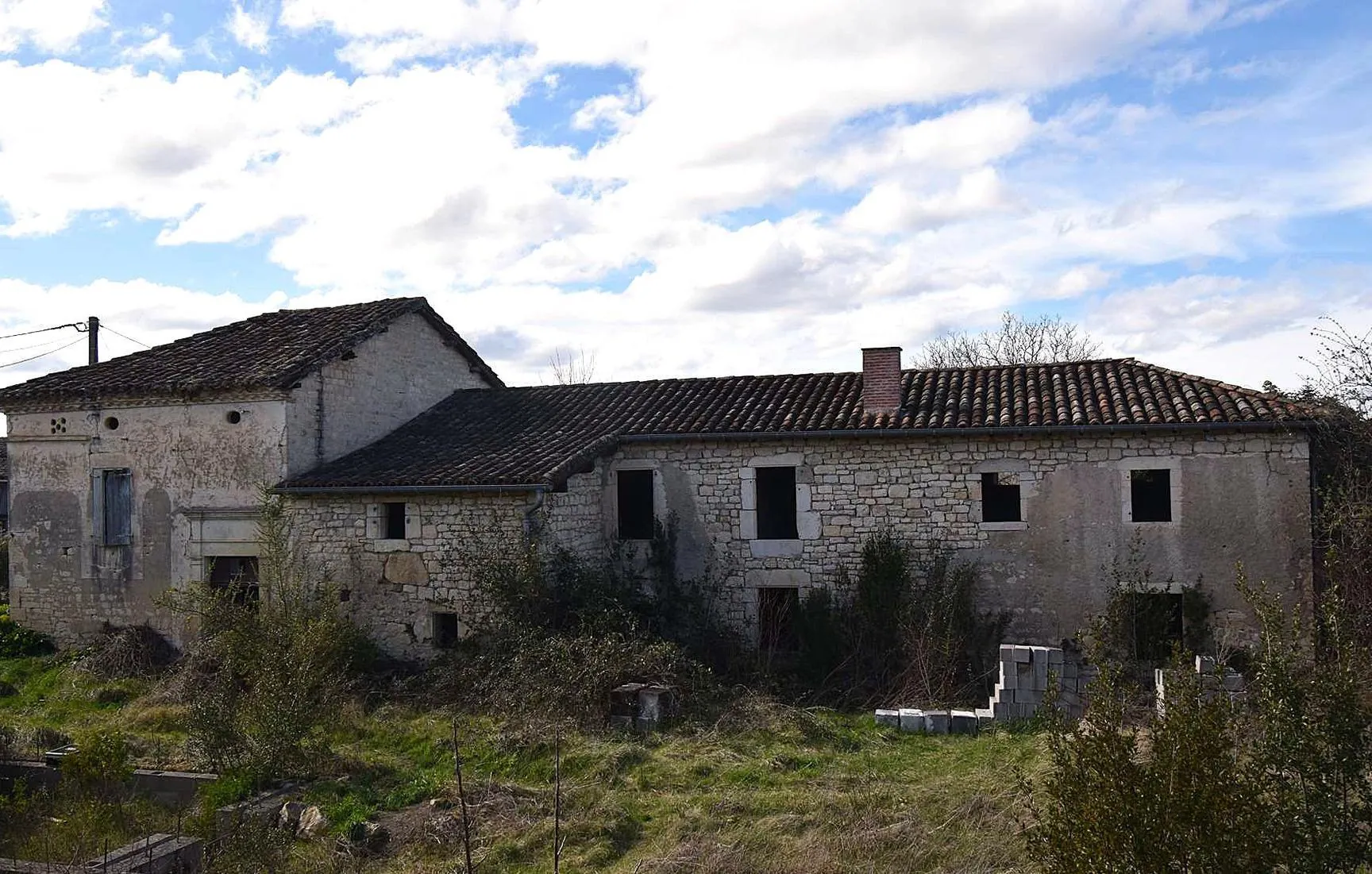 Ferme à rénover à 15 minutes d'Albi - 224 m² habitables, terrain de 3344 m² 