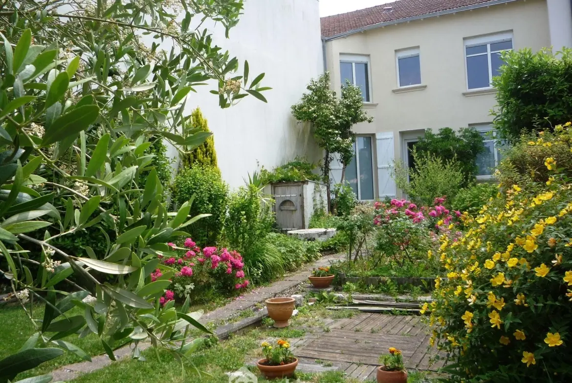 Maison à vendre de 117 m² avec jardin à La Roche-sur-Yon 