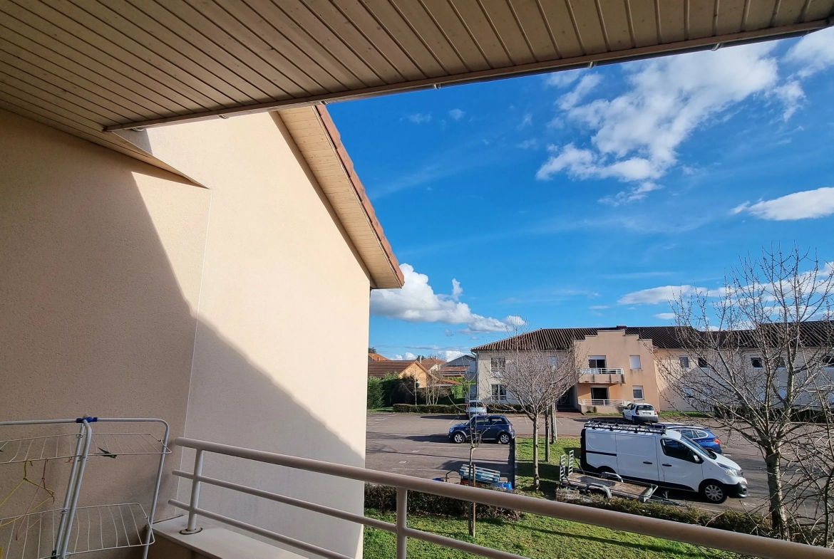 Appartement T3 loué avec parking à Villerest - Investissement locatif 