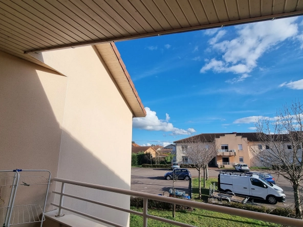 Appartement T3 loué avec parking à Villerest - Investissement locatif