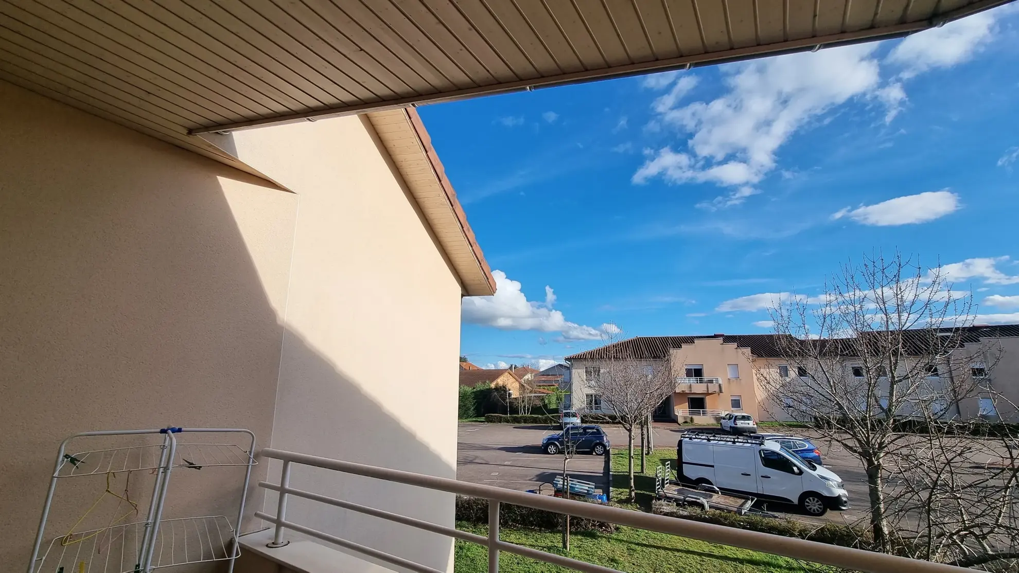 Appartement T3 loué avec parking à Villerest - Investissement locatif 