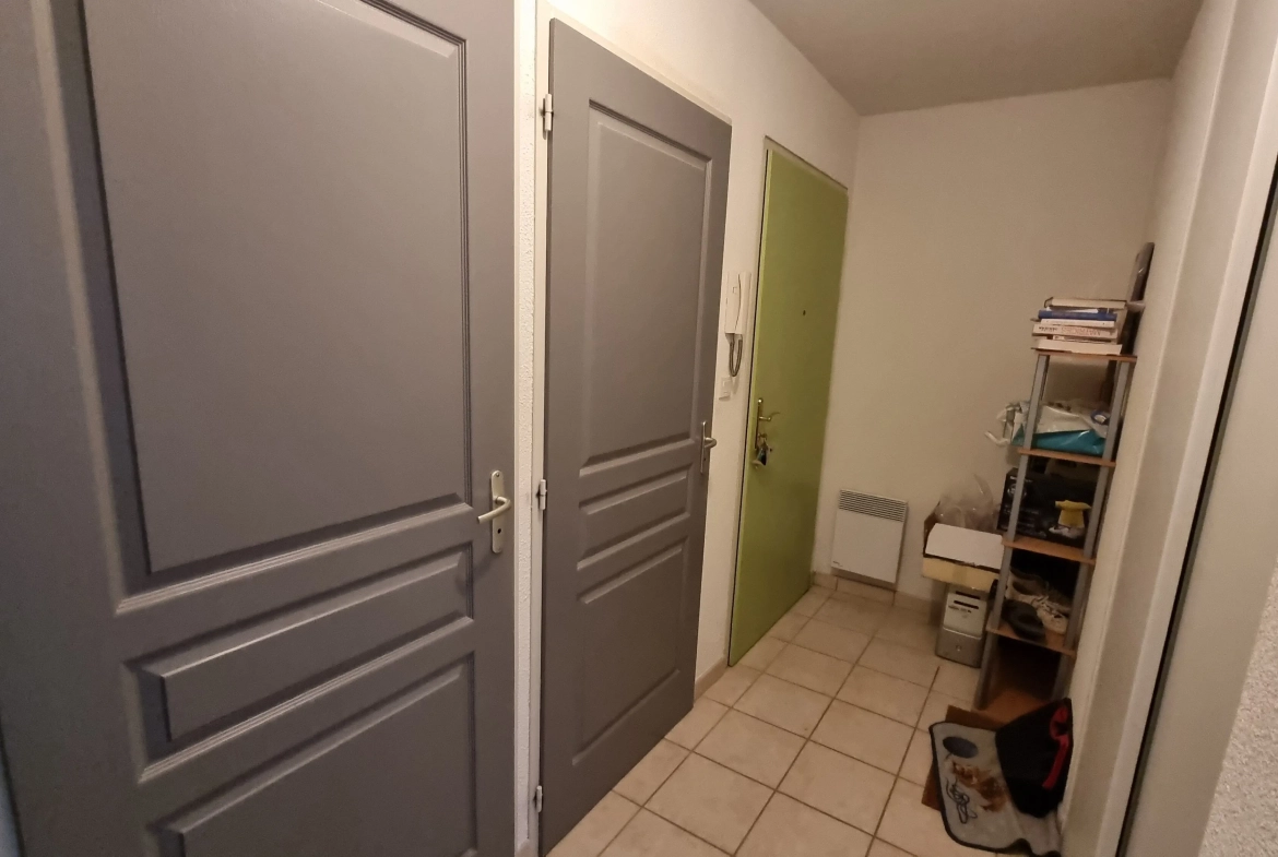Appartement T3 loué avec parking à Villerest - Investissement locatif 