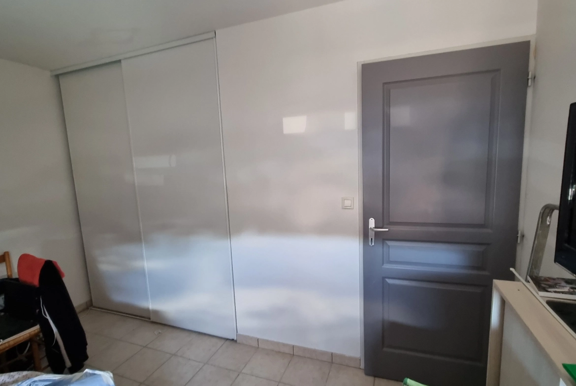 Appartement T3 loué avec parking à Villerest - Investissement locatif 