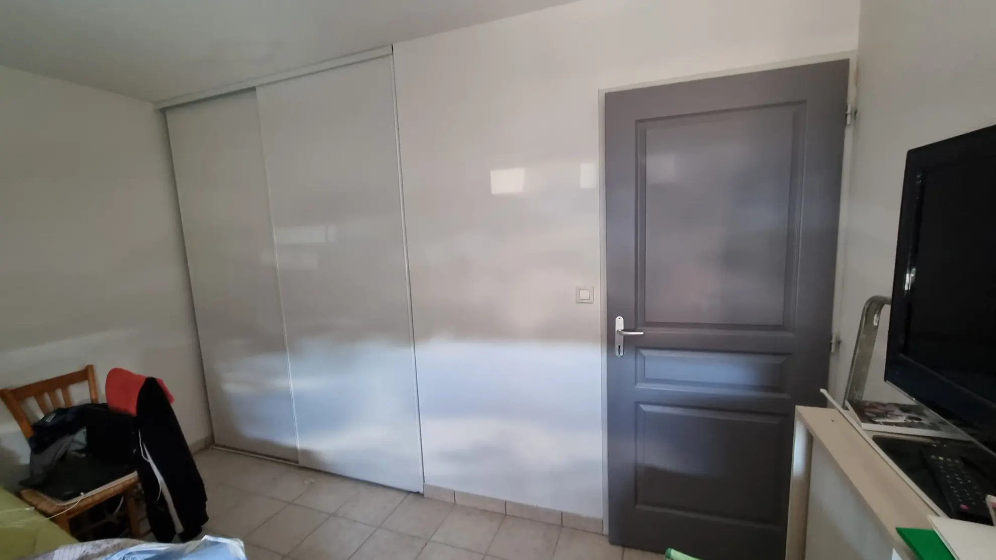 Appartement T3 loué avec parking à Villerest - Investissement locatif 
