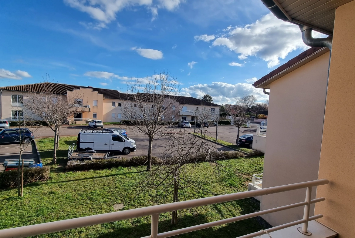 Appartement T3 loué avec parking à Villerest - Investissement locatif 