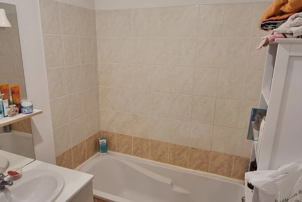 Appartement T3 loué avec parking à Villerest - Investissement locatif 