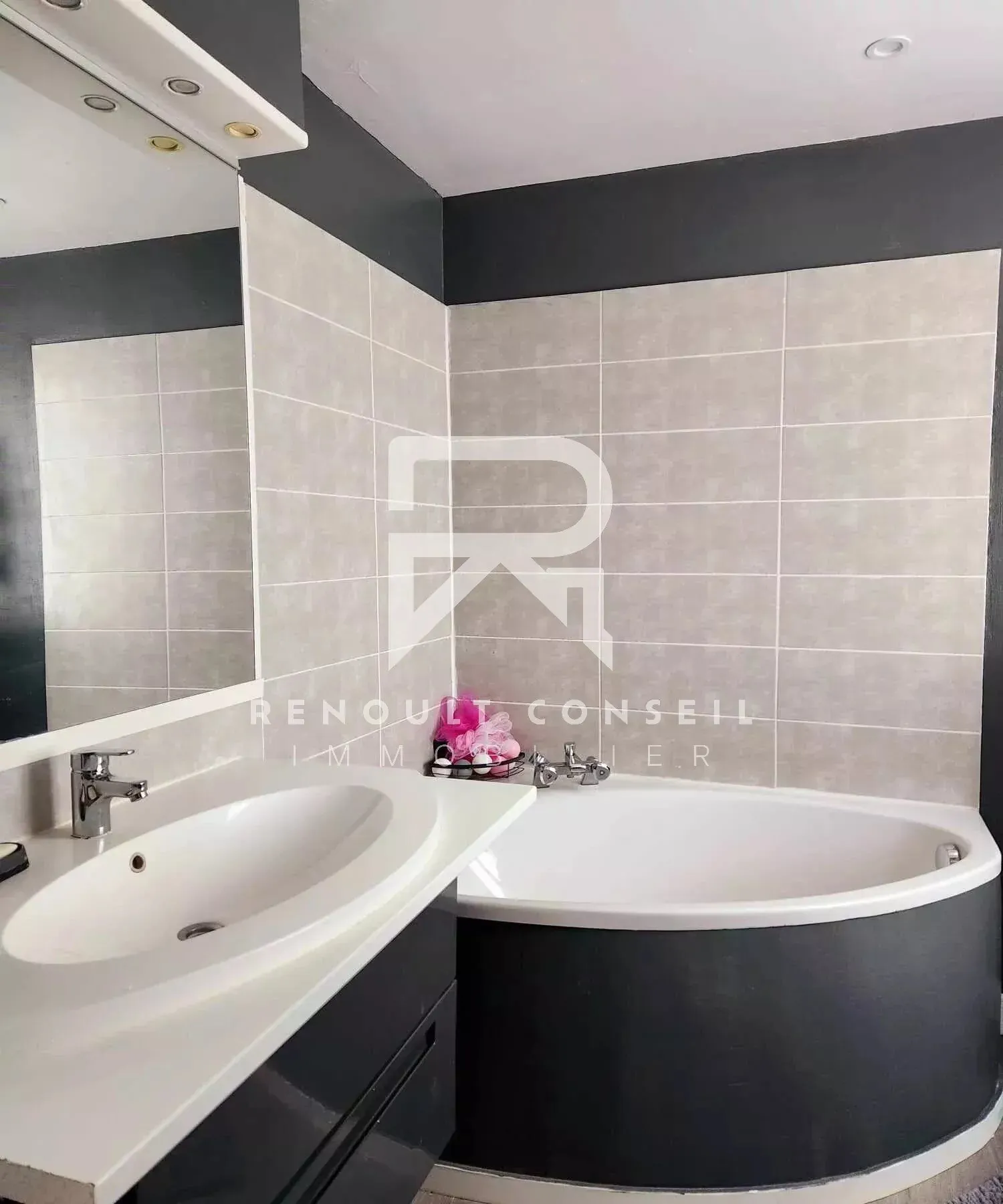 Maison familiale 6 pièces à Grand Couronne – 135 m² avec jardin clos 