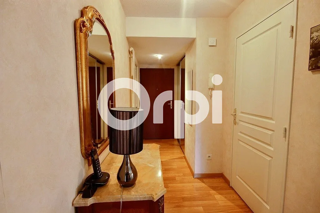 Appartement T3 à Billère avec terrasse, garage et emplacement idéal 