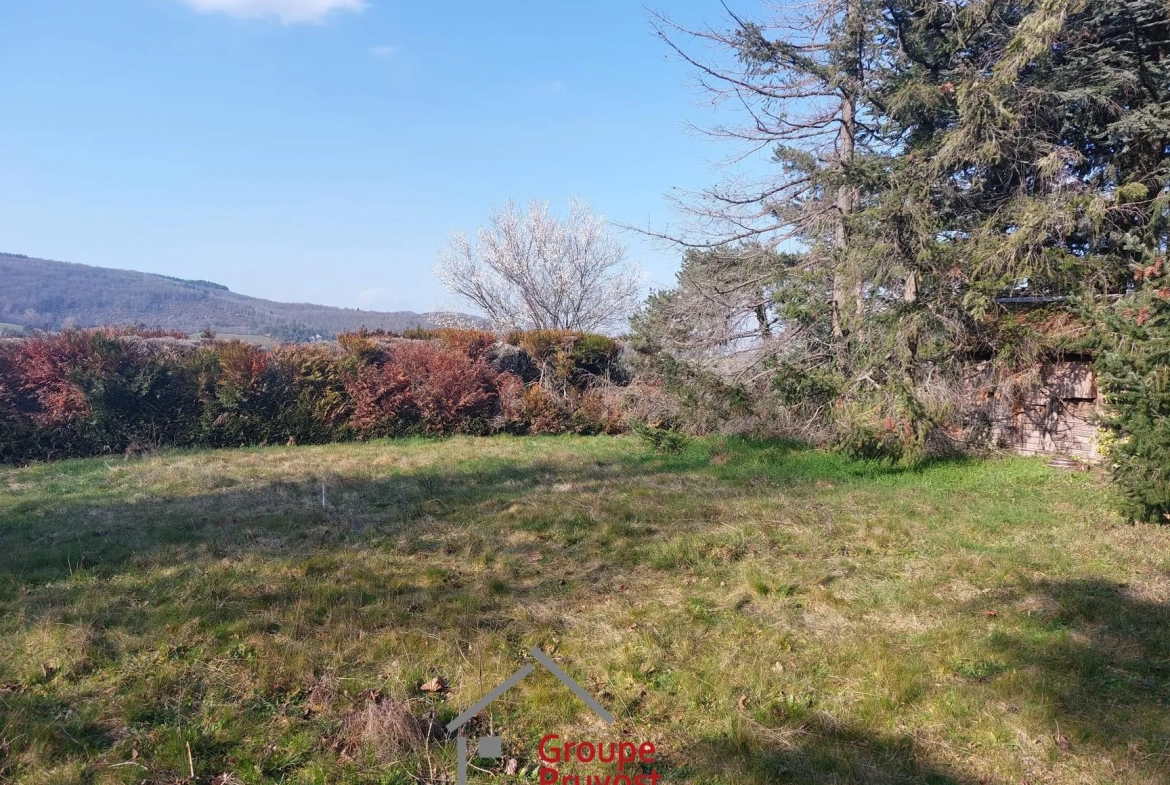 Terrain à bâtir de 401 m² à Vaugneray, proche du centre-ville 