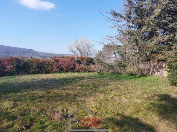 Terrain à bâtir de 401 m² à Vaugneray, proche du centre-ville