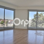 Appartement de 57 m² au centre de Pau avec balcon, cave et parking