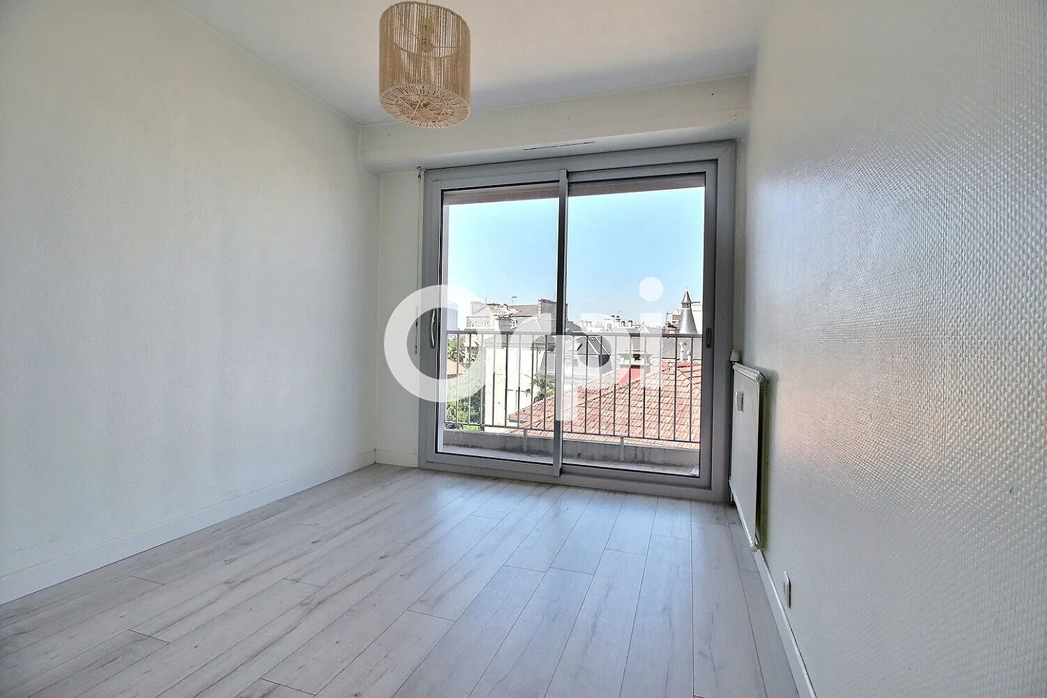 Appartement de 57 m² au centre de Pau avec balcon, cave et parking 