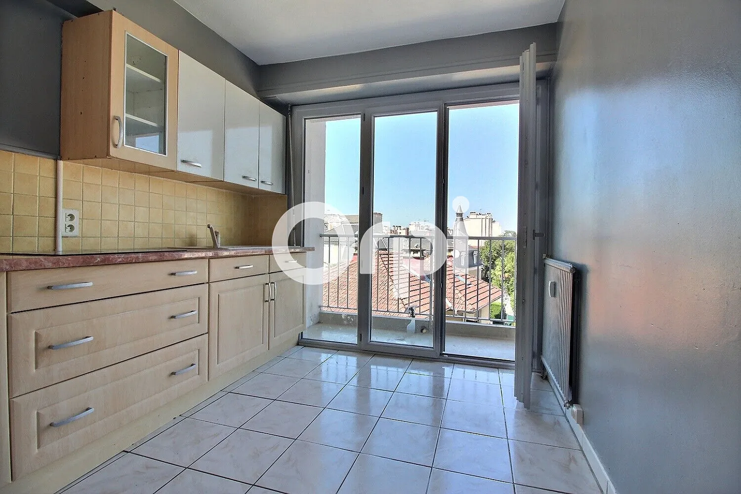 Appartement de 57 m² au centre de Pau avec balcon, cave et parking 