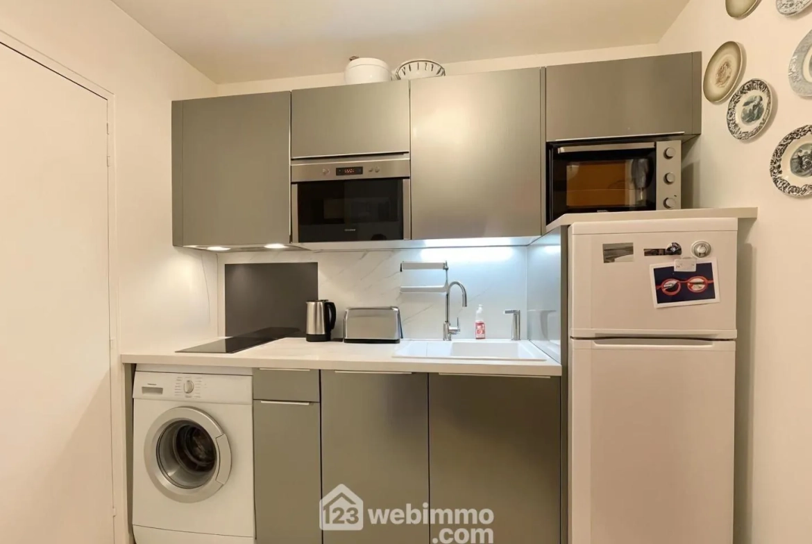 Appartement à Sainte-Maxime de 25m² avec terrasse, piscine et emplacement idéal 