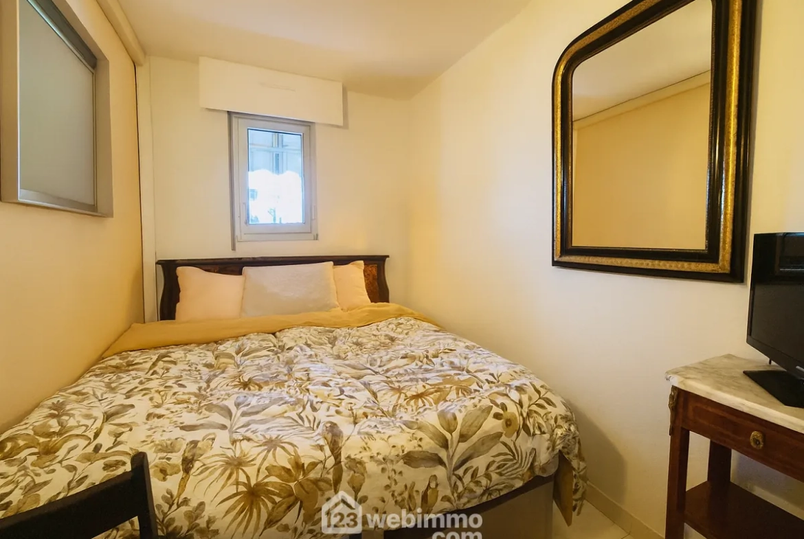 Appartement à Sainte-Maxime de 25m² avec terrasse, piscine et emplacement idéal 