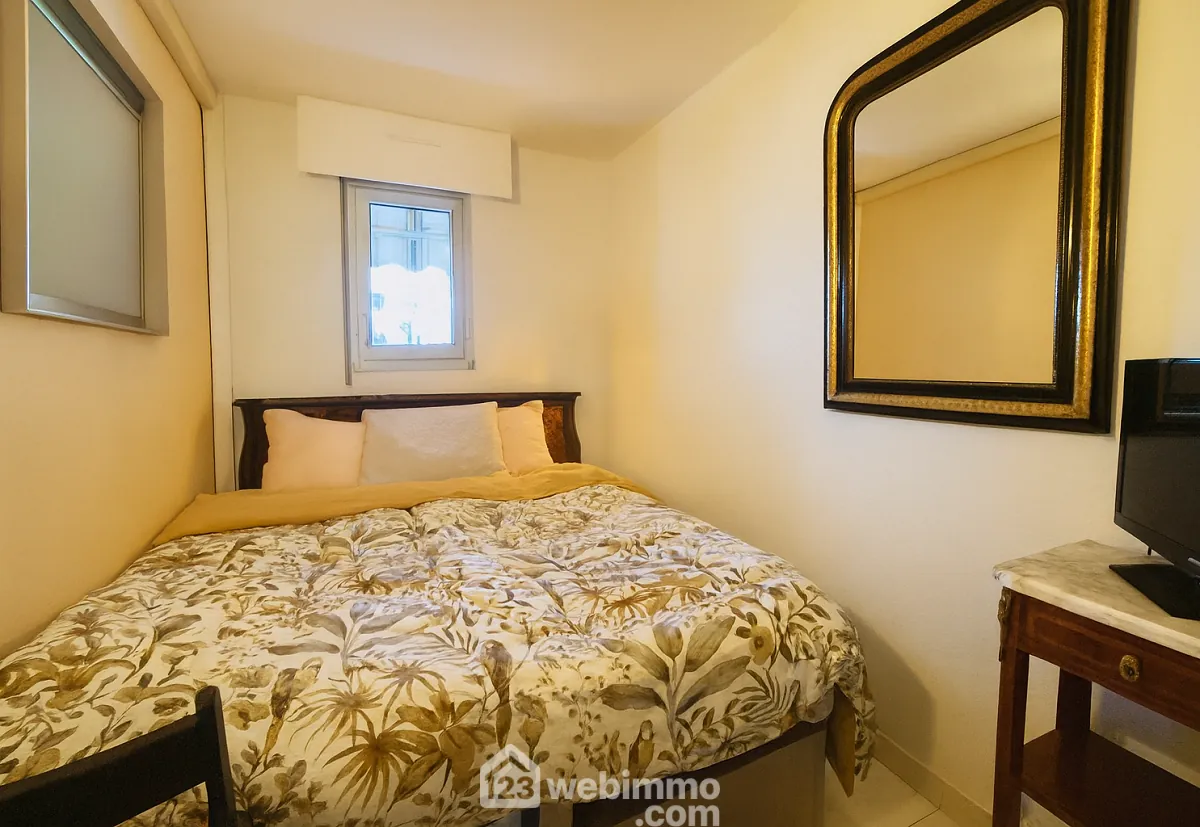 Appartement à Sainte-Maxime de 25m² avec terrasse, piscine et emplacement idéal 