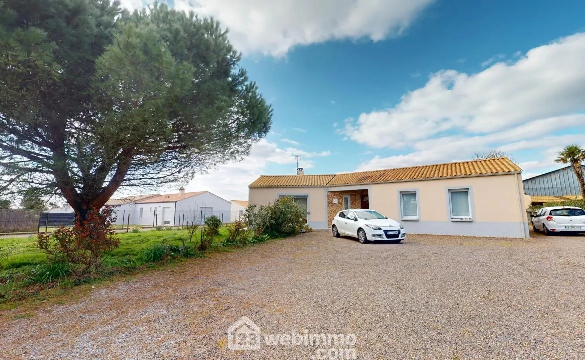 Vente maison 105 m² au Le Bernard avec jardin, dépendance et 4 chambres 