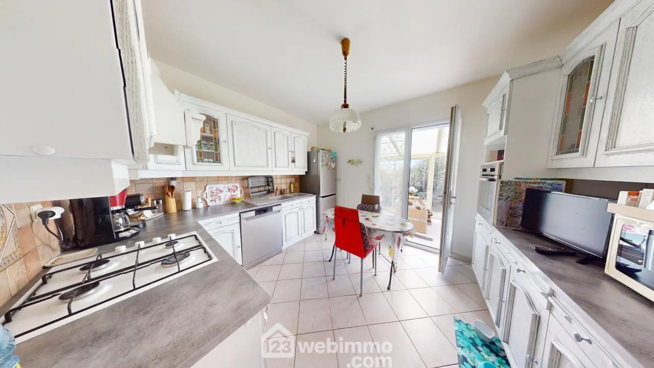 Vente maison 105 m² au Le Bernard avec jardin, dépendance et 4 chambres 