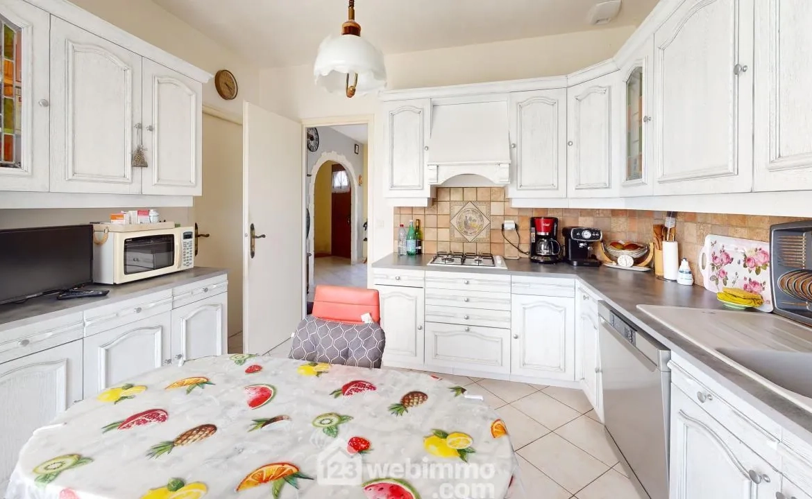 Vente maison 105 m² au Le Bernard avec jardin, dépendance et 4 chambres 