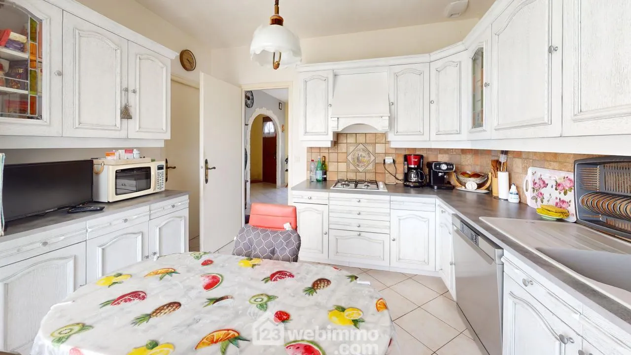 Vente maison 105 m² au Le Bernard avec jardin, dépendance et 4 chambres 