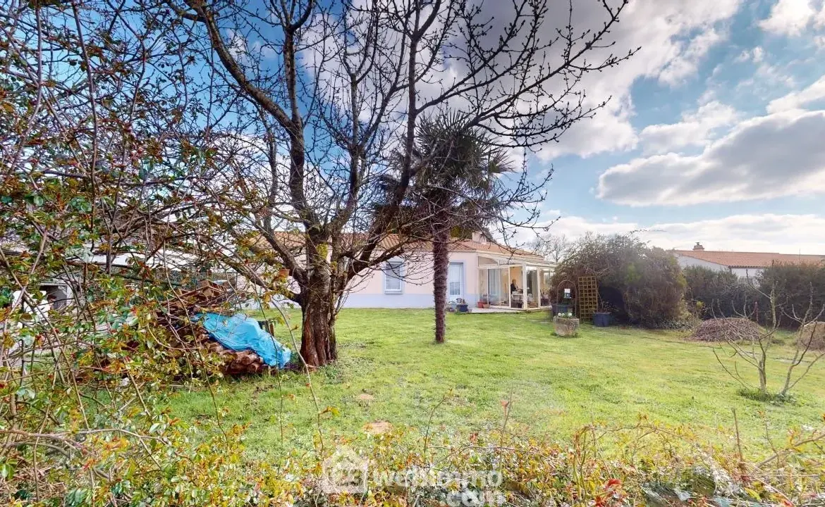 Vente maison 105 m² au Le Bernard avec jardin, dépendance et 4 chambres 