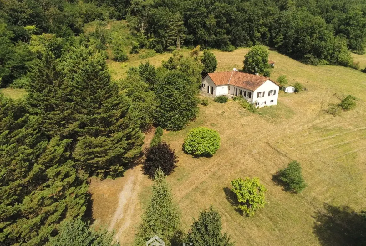 Maison de plain-pied à Vaux-sur-Vienne de 181 m² avec grand terrain 