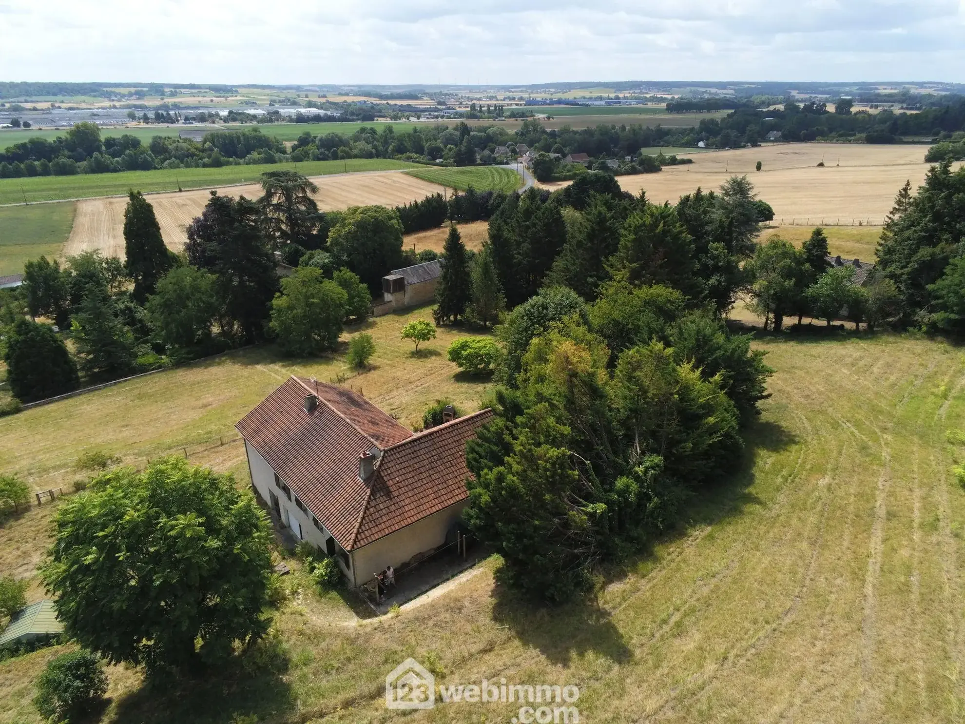Maison de plain-pied à Vaux-sur-Vienne de 181 m² avec grand terrain 