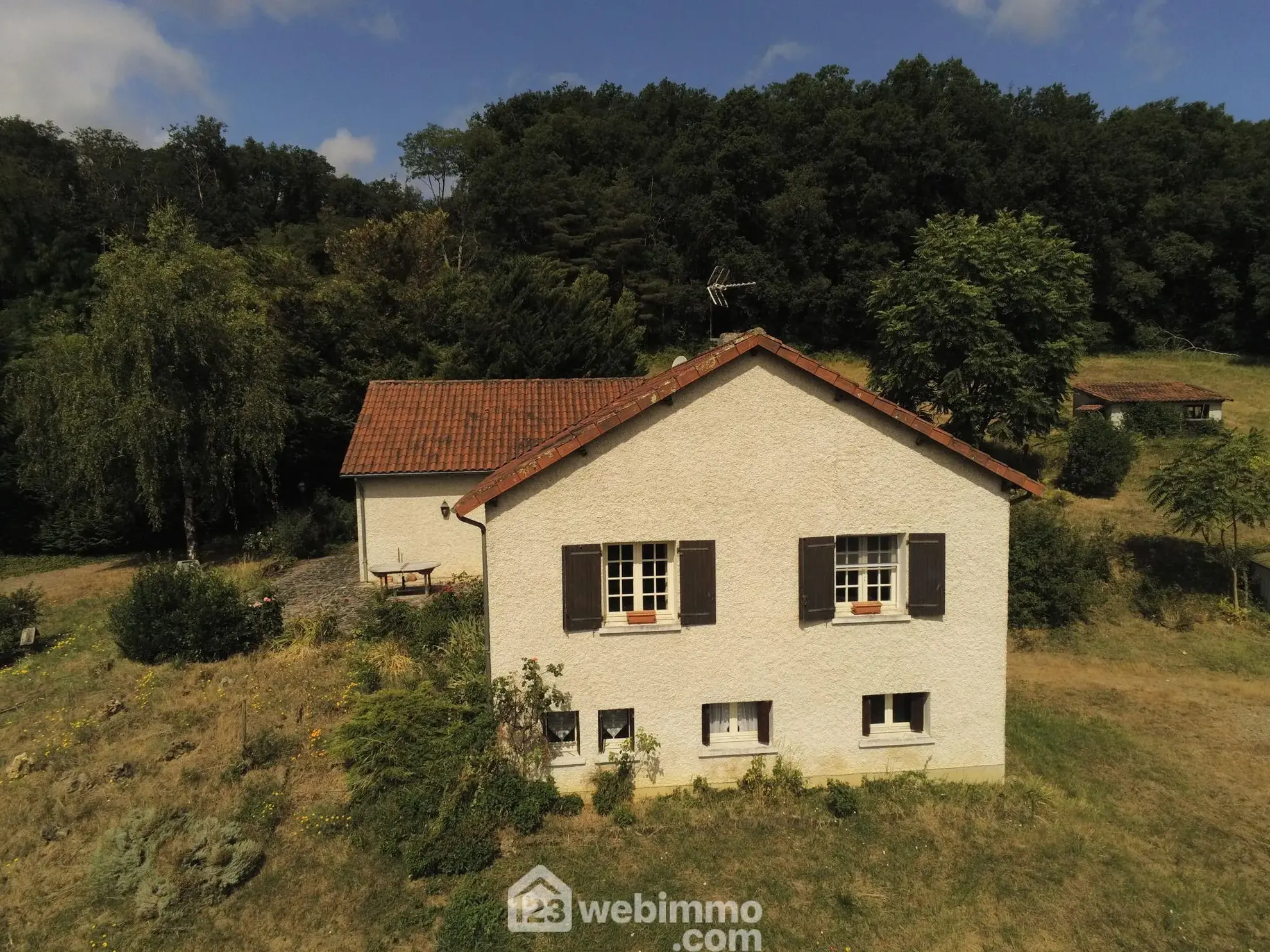 Maison de plain-pied à Vaux-sur-Vienne de 181 m² avec grand terrain 