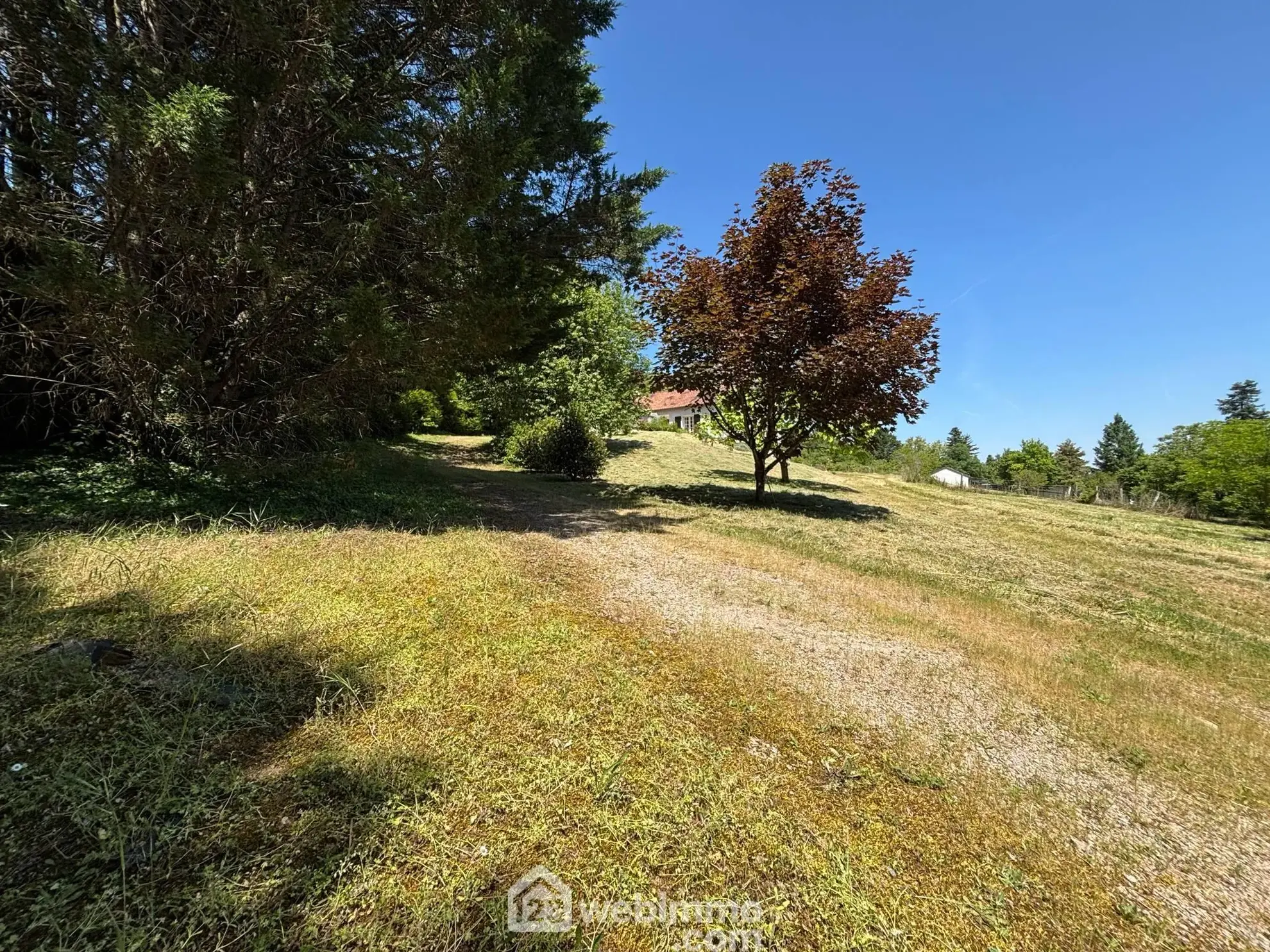 Maison de plain-pied à Vaux-sur-Vienne de 181 m² avec grand terrain 