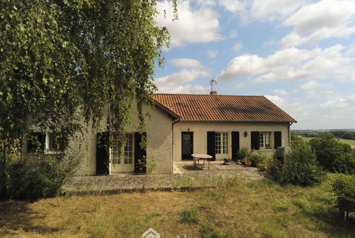 Maison de plain-pied à Vaux-sur-Vienne de 181 m² avec grand terrain 