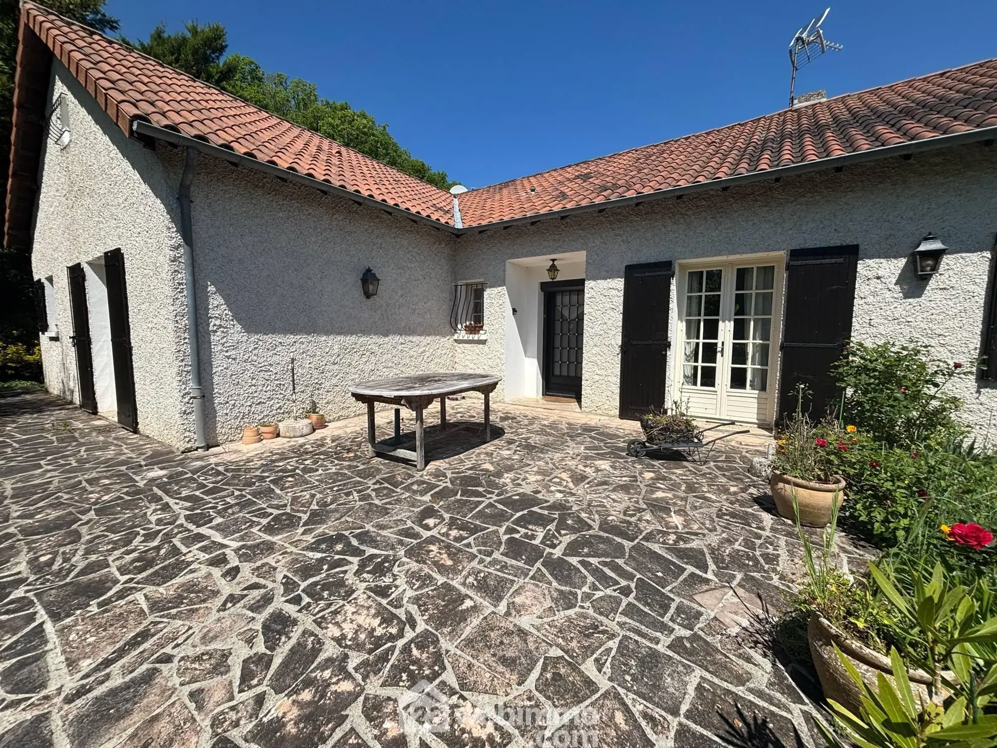 Maison de plain-pied à Vaux-sur-Vienne de 181 m² avec grand terrain 