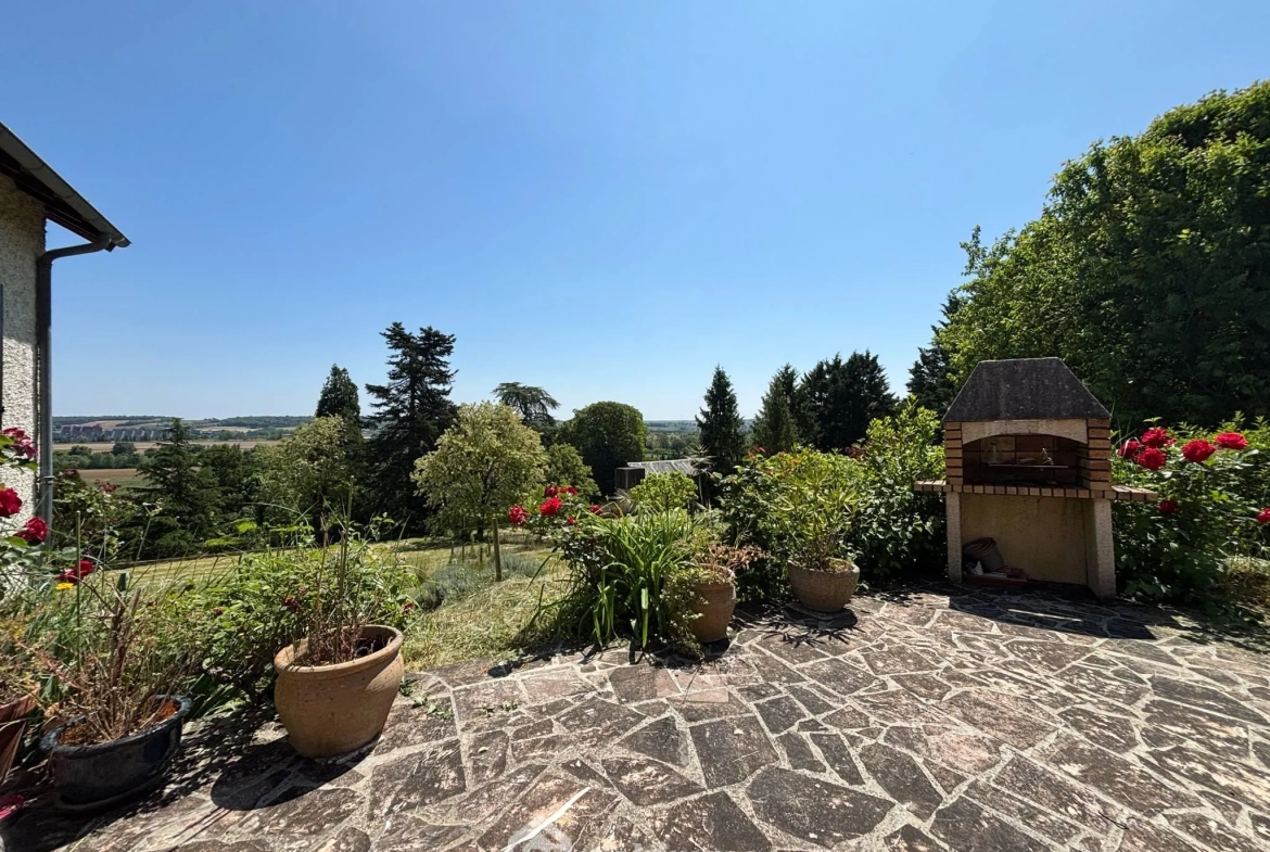 Maison de plain-pied à Vaux-sur-Vienne de 181 m² avec grand terrain 